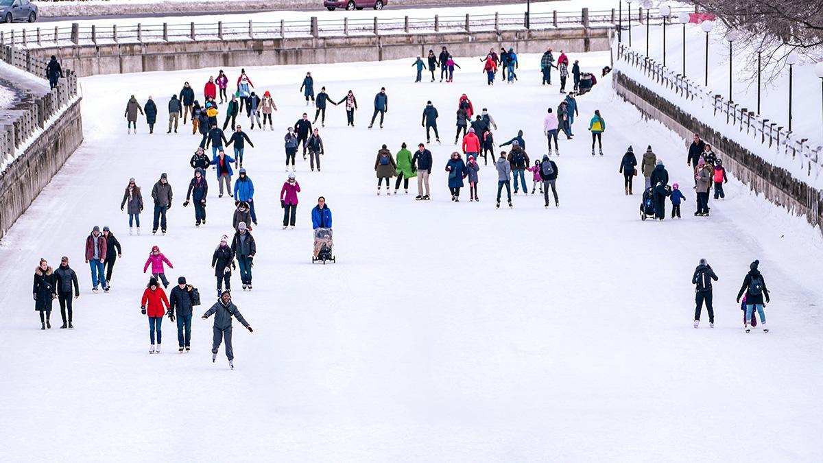 Créer une animation touristique en louant une patinoire synthétique